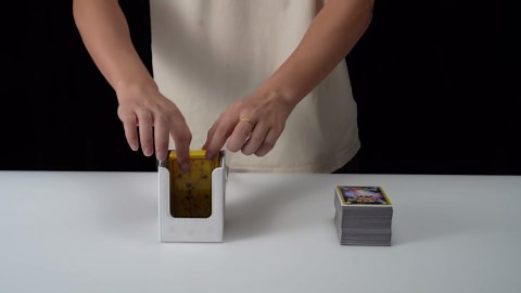 Retro Gaming Console Appearance MTG Deck Box with Commander Display, Card Deck Case Fit 120 Single Sleeved Cards, PU Leather Magnetic Card Storage Box with 2 Dividers, Compatible with TCG/PTCG (Blue)