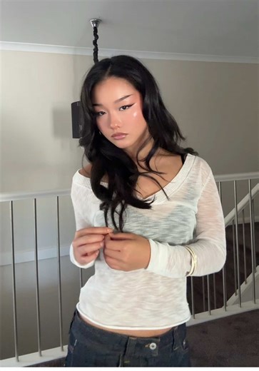 Revitalize Your Hair with a Fresh Blowout Style