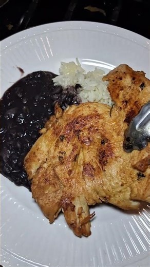 pechuga de pollo con aroz y frijoles #food!!!!!😋