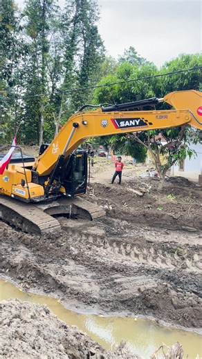 Shaping land with unmatched power. #heavymachinery #excavatorwork | EarthMover Machines