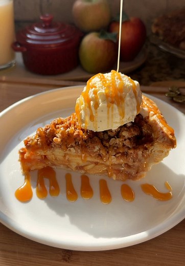 Homemade Apple Crumble Pie Recipe