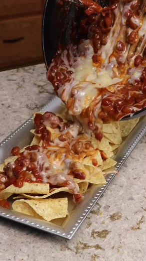 10 Minute Easy Gluten Free Dinner: Skillet Nachos You will need: 1 can of gluten free chili with beans 1/2 cup of salsa 4 ounces of cheese of choice (I am using pepper jack) Tortilla chips Nacho toppings (sour cream, tomatoes, jalapenos, guacamole, etc) Shred your cheese. To a skillet add your can of chili and salsa. Heat through on medium heat until bubbling, add your cheese over the top, cover and reduce to low until the cheese is melted. To a serving platter add a layer of tortilla chips and