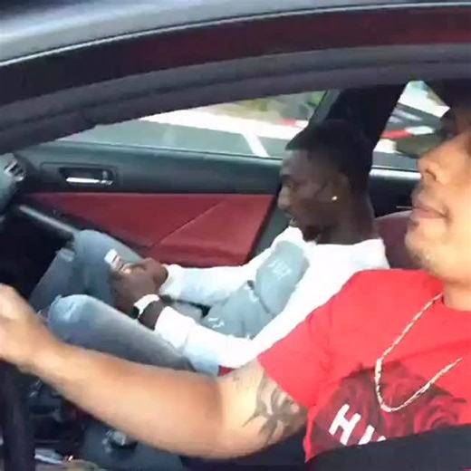 Gave bro a cartoon bump | MightyDuck