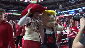 🏀 🤠 You win, you wear the hat! Berke Buyuktuncel borrowed Herbie’s hat after the 8️⃣th ranked Nebraska men’s basketball team dominated former Creighton coach Dana Altman’s Oregon Ducks, 90-55, to stay unbeaten! #Huskers #Nebrasketball #GBR | KMTV 3 News Now