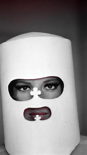 @bitchvirtuosity on Instagram: "🇮🇹 🎂 Remembering Monica Vitti (1931-2022) the screen legend known for her work with directors including Michelangelo Antonioni, Luis Buñuel, and Ettore. Monica Vitti in “Modesty Blaise - La bellissima che uccide”, directed by Joseph Losey (1966). 📸: Susan Wood. The Avengers meets 007 meets The Prisoner. Spy Adventure Comedy with plenty of 60's pinnache . Classic Cars and some beautiful wristwatches. Very enjoyable."