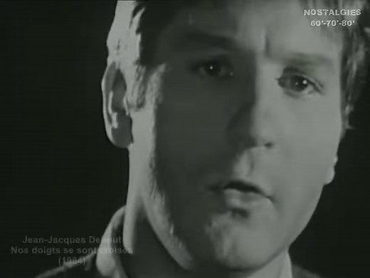 60's... "Nos doigts se sont croisés" : titre grâce auquel Jean-Jacques Debout remporta le Grand Prix de la Rose d'or d'Antibes... Cette chanson était dédiée à Chantal Goya dont il venait de faire la connaissance. Il fête aujourd'hui ses 81 ans. Joyeux anniversaire, Jean-Jacques ! #JeanJacquesDebout | Nostalgies 60'-70'-80'