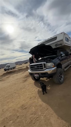 Okay manne, let's talk about this rig. A woman confidently piloting a lifted, 4x4 Ford F-350 Super Duty with a two-ton house on its back. Respect. 🙌 But she dropped a key detail for the gearheads: it’s a 6.0L Power Stroke diesel. She says it's "bulletproofed," and that's a term we know well. 😉 This got us thinking about how this American beast would handle the African bush. So, for the SA4x4 crew, let's debate: Would you trust a 'bulletproofed' 6.0L on a long trip through the Richtersveld? Is 