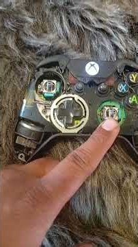 How to clean a glitching Xbox controller