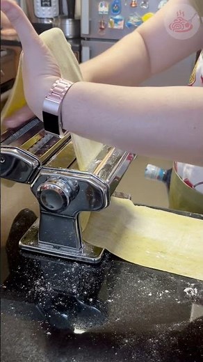 Making Pasta Sheet using Marcato Atlas 150 Pasta Machine #foodieavenue #marcato #atlas150