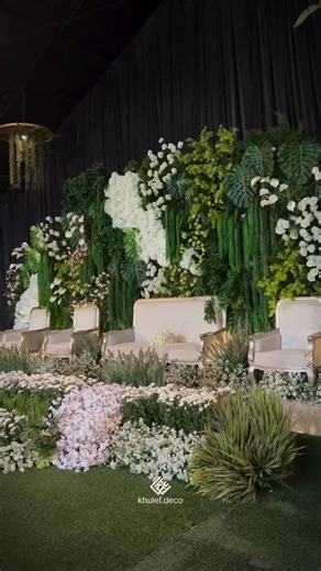DEKORASI KEDIRI on Instagram: "Vertical Garden ☺️😍 . The Wedding Of @ruthrositaa & @aderielsatya . Mua @kim_weddinghouse Wo @osaka_organizer Fg @creativefromcorner Mc @erwinzakharia_ Band @hi_musicentertainment Catering @ariskathimcatering_ Venue @homelykoffee Dekorasi @khulef.deco - - - #wedding"