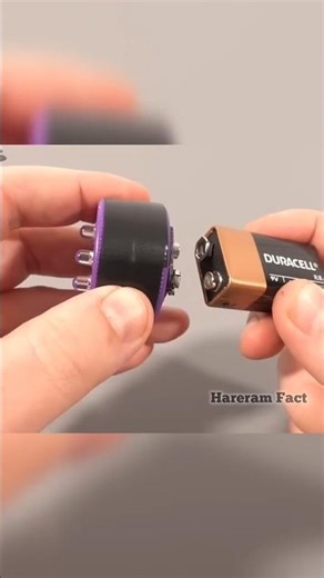 Cómo hacer una linterna simple con LED 🔦 | Linterna casera con batería (Muy fácil) #Shorts