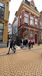 Wist je dat er in het leukste straatje van Groningen een héél leuk museum zit? Het @universiteitsmuseumgroningen 🧠 Hier ontdek je alles over het brein én maak je een reis door de wereld van de wetenschap. Ook kids vinden het hier super leuk, er zijn allerlei leuke spellen en activiteiten te doen. 👧 En het leuke? Kinderen mogen gratis naar binnen! Volwassenen betalen €7,50. Top om te combineren met een dagje shoppen in de stad. In de herfstvakantie is het extra leuk, want dan opent de knutsel- 