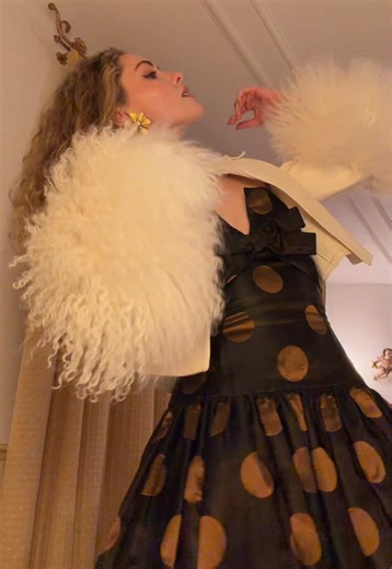 There was nowhere to film this BUT this holiday ensemble is brought to you by 1) Vintage Victor Costa dress via Poshmark 2) Vintage clip-ons from Milan 3) Vintage heels from Paris 4) Delicious jacket by the one and only @Ma14ri04na1999aaa