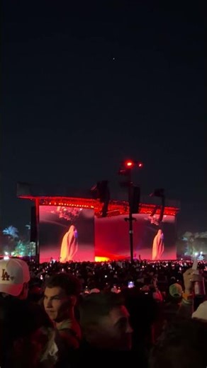 For some reason this clip from #justinbieber at #coachella keeps getting deleted 😤 #bieberchella