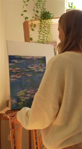 Fall into Monet s water lily pond, let the flowing blue and green catch all your restlessness, and watch the pink and white water lilies sway gently in the waves. At this moment, time is slow and the heart is calm. #Healing Vibes #MonetWaterLilies #welcagallery