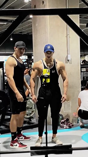 11K views · 285 reactions | Posando con @llannos_  . . . #reels #aesthetic #gymmotivation #gym #bodybuilding #fitnessmotivation | Humberto Montano | Facebook