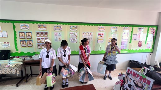 รักพวกมึงทุกคนเลยนะขอให้พวกมึงโชคดีเส้นทางที่พวกมึงเลือกหลังพวกมึงมีกูเสมอ@Khaow @axn_2011 @