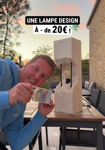 PLUS STYLÉE QU'IKEA = MOINS DE 20 € 💡 Une lampe en béton à faire chez toi pour moins de 20 € : une boîte en bois, du sable, quatre fers à béton, une douille et un sac de béton. 48 heures de séchage, et elle est unique. Alors, tu penses que tu vas te lancer ? 👇 #diy #deco #beton #bricolage #maison