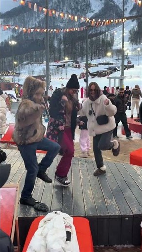 Her reaction to 51yo Andy’s shuffle is everything! 😍🏔️ #bestshuffle