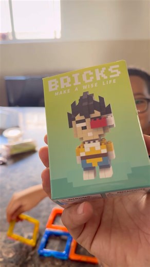 Kevin building Vegeta with Legos | Dragon Ball | Leonel al Cuadrado #dbz #supersaiyan #lego #bricks