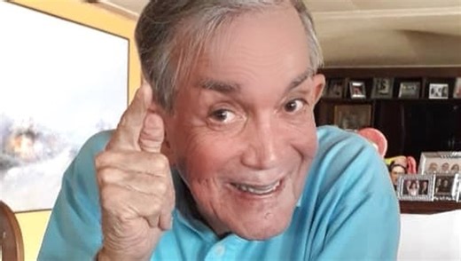 El maestro de la animación venezolana Gilberto Correa disfrutando un día de sol y montaña