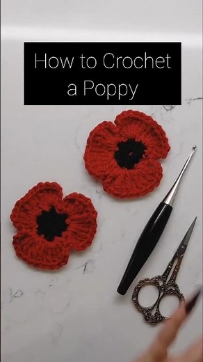 Crochet Poppy ❤️ Easy & quick, should only take 15min to make. ✨Full pattern in comments. #poppy