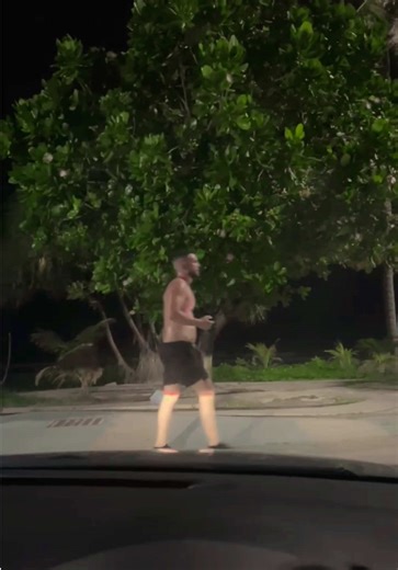 🤣🤣🤣 @Jonahs Selvam Honeymoon Paritabangal 🤣🤣🤣 Can’t get over this 🤣 Found this in my gallery #phuketvacation #funnyhoneymoon #lastyear