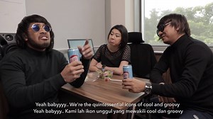 Bersempena dengan kempen PEPSI “Meraikan Setiap Generasi”, ada juga orang yang serius sangat bila throwback daripada tahun 1940-an, 1950-an, 1960-an dan 1980-an. Haha. Tapi dengan PEPSI edisi terhad tin reka klasik ini, boleh ke korang lawan macam Radin dan Khalif? #THROWBACK #PEPSI #MERAIKANSETIAPGENERASI | ERA (Malaysia)