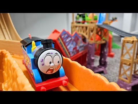 Thomas & Friends Sky High Bridge Jump + Launch & Loop Trackmaster!