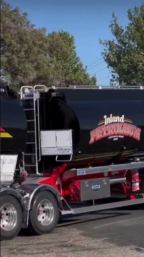 🇦🇺 The Power Behind the Wheel – How Aussie Truckies Keep the Nation Moving! 🚛💪