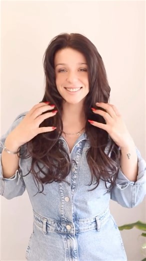 Bella Extensión on Instagram: "Cambio radical de nuestra @zayragutierrez_ 😍 Melena personalizada XXL con extensiones adhesivas para ganar largo, densidad y movimiento, acompañada del color tendencia invierno 2025: CASTAÑO MOCHA 🤎 Un castaño profundo con matices chocolate y espresso, que aporta brillo, sofisticación y un acabado natural que favorece a todos los tonos de piel. Más cuerpo, más melena y un color que nunca pasa de moda… pero ahora en su versión más actual. 📍 Resultado: una melena