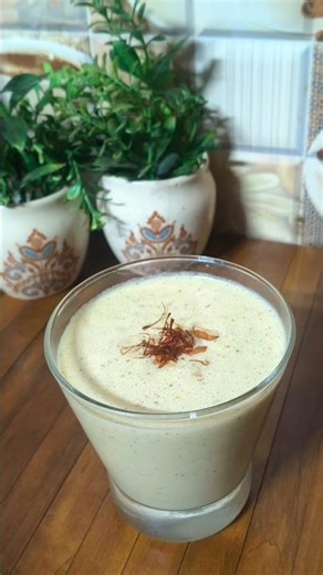 No sugar- dry fruit milkshake 🥛#milkshake #healthy #homemade #trending #youtubeshorts #yummy