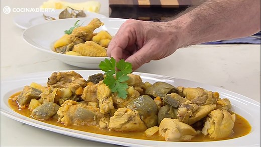Pollo guisado con patatas y alcachofas por Karlos Arguiñano: un económico guiso 👌 Presentamos una receta tradicional, de toda la vida: Pollo guisado con patatas y alcachofas, un completo guiso elaborado con pollo, patatas y verduras, elaborado paso a paso por Karlos Arguiñano. Receta --> https://www.hogarmania.com/cocina/recetas/carnes/pollo-guisado-con-patatas-y-alcachofas.html?utm_source=Facebook&utm_medium=social&utm_perfil=Karlos&utm_campaign=pollo-guisado-con-patatas-y-alcachofas | Karlos 
