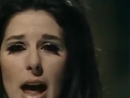 Bobbie Gentry – ‘Ode to Billie Joe’ (1967)...🎧 Watch full this song: https://goldenmemoriessongs.dohimusic96.com/bobbie-gentry-ode-to-billie-joe-1967/?utm_source=facebook&utm_medium=ngreel&utm_campaign=goldenmemoriessongs | Golden Memories Songs