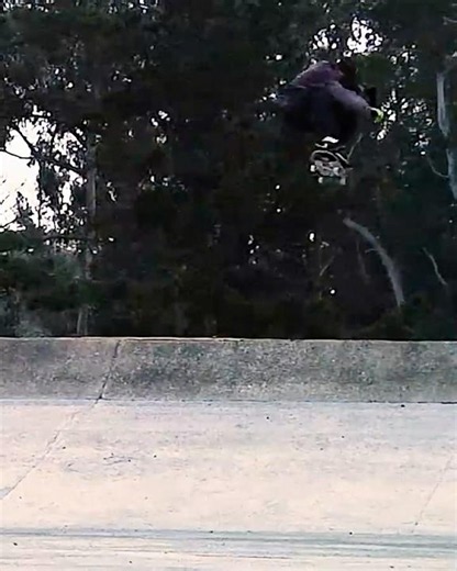 🎣 Robby Bootes launches a heelflip at the casting ponds