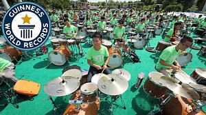 953 Chinese Musicians Set the World Record for Largest Performing Rock Band