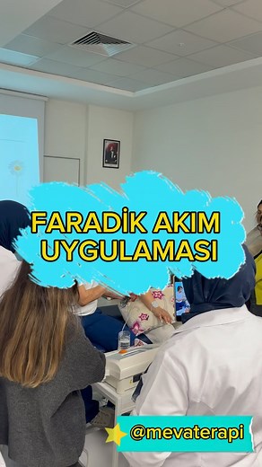 Beykent Üniversitesi 2. Sınıf Elektroterapi dersinden Faradik Akım Uygulaması yaparken. . . Faradik akım alçan frekanslı bir akım olup; ağrıda azalma, kas hacmini arttırma, kas kuvvetlendirmede, kasa yeni işini öğretmede, dolaşımı arttırmada ve adezyon dediğimiz yapışıklıkları gidermede kullanılır. . . . . . #elektroterapi #beykentüniversitesi #beykentuniversity #fizyoterapi #fiziktedavi #fiziktedaviverehabilitasyon #fizyoterapiverehabilitasyon #ftr #electrotherapy #kaskuvvetlendirme #kaskuvveti