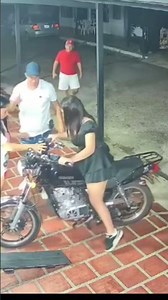 motos esta mujer si sabe