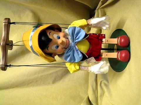 Disney Classic Holiday Singing Animated Pinocchio Puppet Marionette