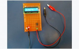 基于51单片机的电压采集及自动换挡设计电压表设计ADC0832-DIY开发板套件17-482