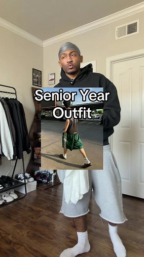 Senior Year Outfit: Baggy Streetwear Senior Fit