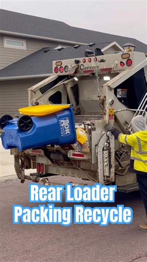 Rear Loader Packing Recycle #garbagetruck