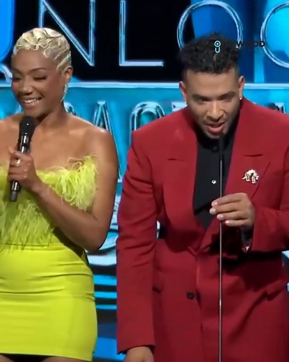 Founder/ Creator of Hollywood Unlocked JASON LEE receives donation for the Hollywood Cares Foundation at the 3rd Annual Hollywood Unlocked Impact Awards | Jason Lee