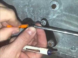 How to replace the bushing of the gear shift lever of the Ford Focus Mk2.