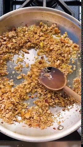 Spaghetti With Garlicky Bread Crumbs and Anchovies