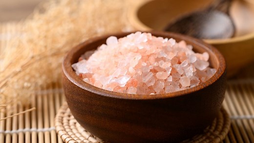 Non, le sel rose de l'Himalaya ne fait pas maigrir, selon notre diététicienne