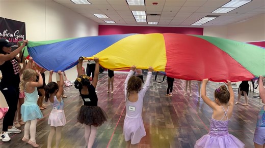 Parachute play in dance class offers numerous benefits, including enhanced gross motor skills, improved coordination and balance, teamwork and cooperation, rhythm and timing, and most importantly, our dancers love it because it is so much fun! 🩷🖤🤍 #LittleCombo | Southern Swag Dance Academy by Kesha Nichols