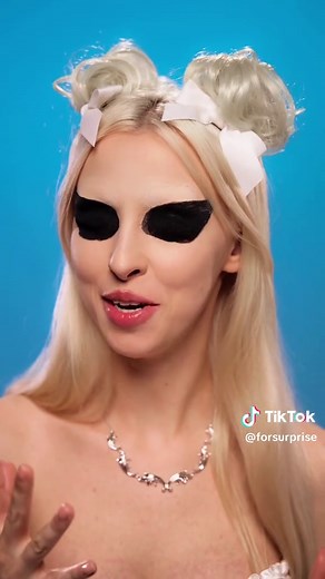 Oczy anime z ciekawym materiałem – makijaż DIY