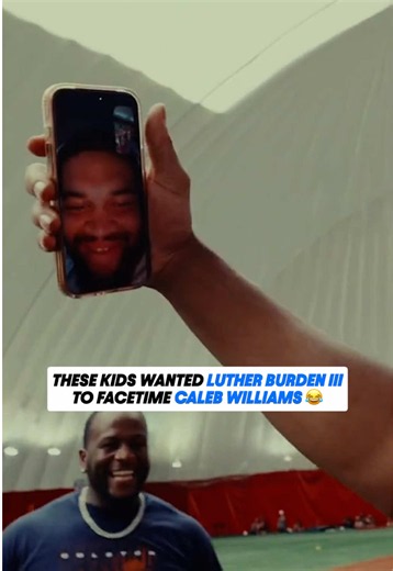 #calebwilliams picked up and they went wild 🤣🙌 #chicagobears #lutherburden #nfl (via @lulu🕺🏾)