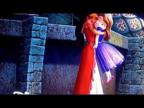 Sofia The First Elena And The Secret Of Avalor: Sofia And Elena Hug!
